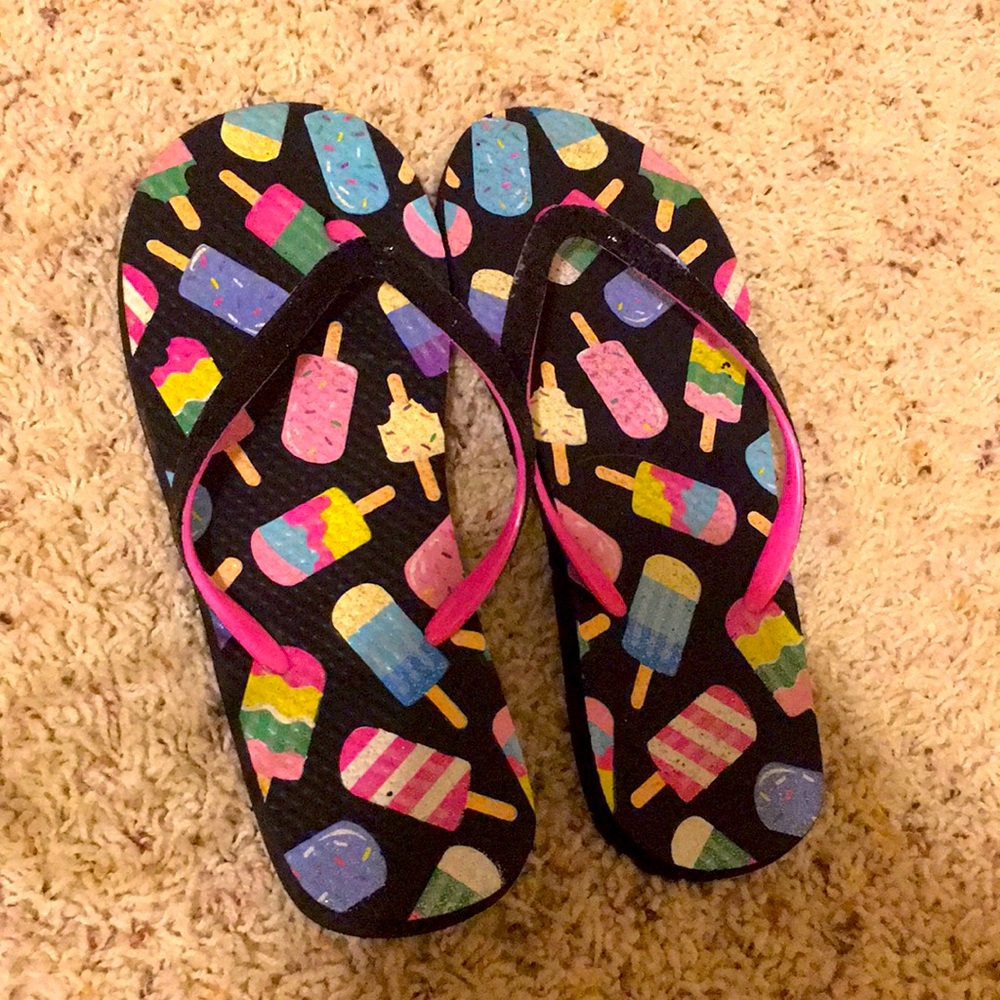 FLIP FLOPS